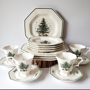 New Nikko Christmastime 20 piece /4 Five piece place settings $350